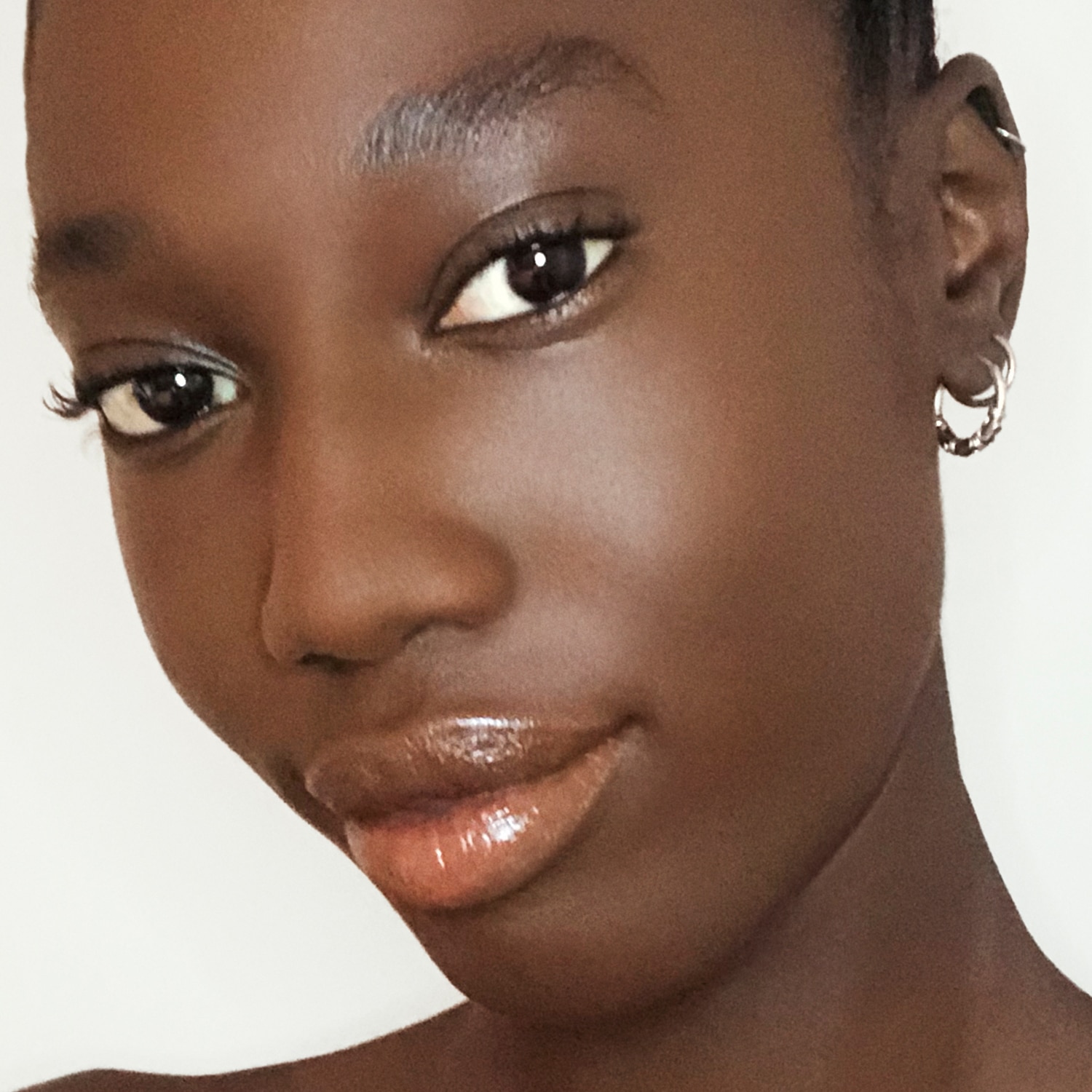 LIQUID TOUCH BRIGHTENING CONCEALER (CORRECTOR)